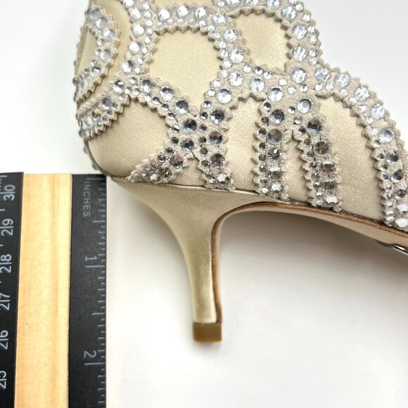 Badgley Mischka Womens Size 6.5 Ivory White Jeweled Kitten‎ Heels Pumps Shoes - Picture 14 of 14